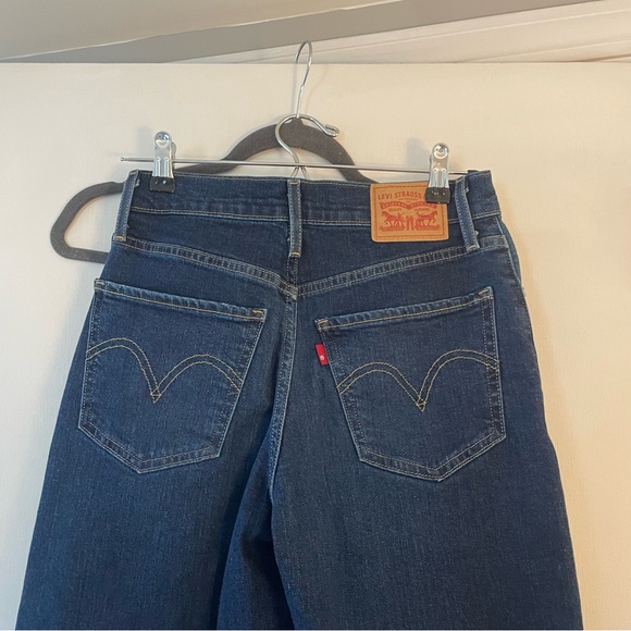 Levi’s High Rise Wide Leg - Picture 2 of 3